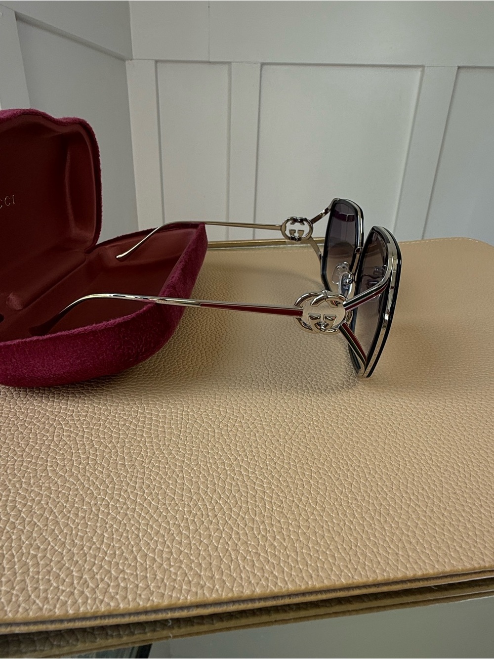Gucci Black and Gold Oversized Gradient Sunglasses - Picture 6 of 9